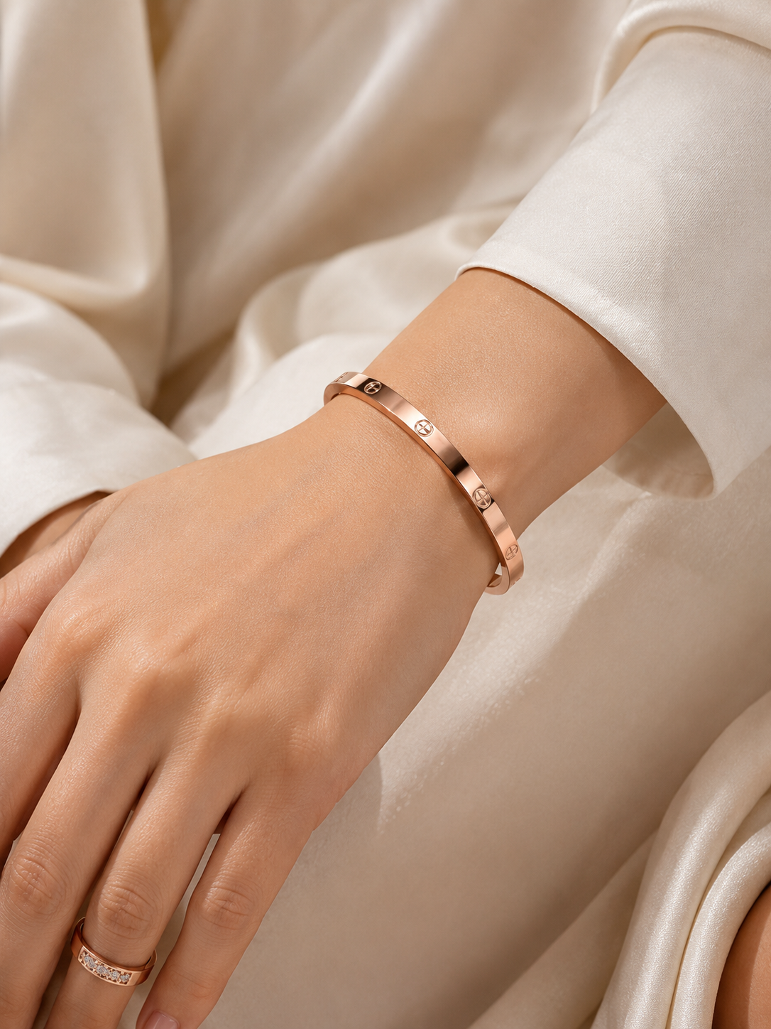 Classic Screw Motif Oval Bangle Bracelet