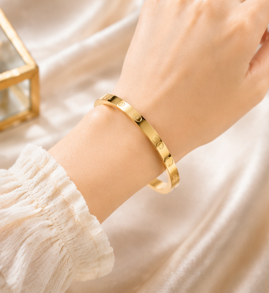 Classic Screw Motif Oval Bangle Bracelet